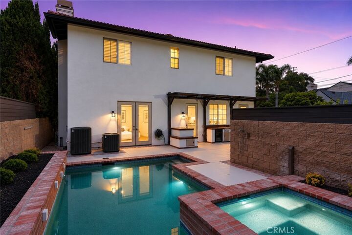 Property Photo:  267 Mesa Dr  CA 92627 