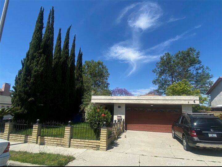 Property Photo:  275 W Shadwell  CA 90745 