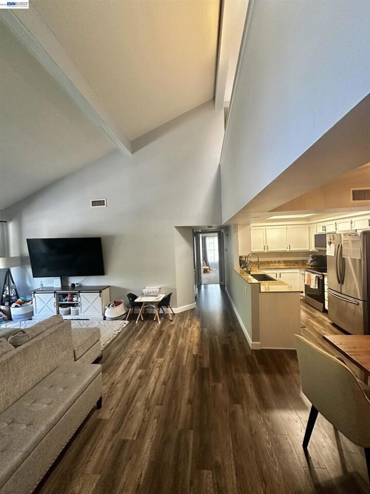 Property Photo:  74 Carriage Way 74  CA 91766 