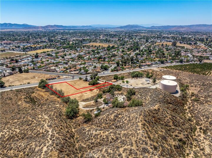 Property Photo:  1 Park Avenue  CA 92583 