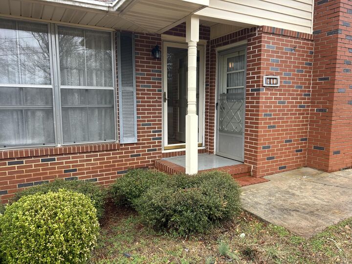 Property Photo:  801 Cloverhurst Drive  GA 30673 