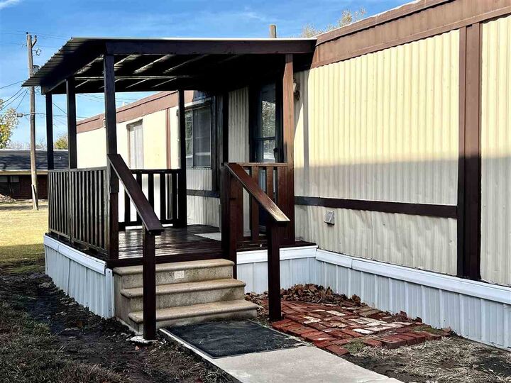 Property Photo:  305 N N Street  OK 74647 