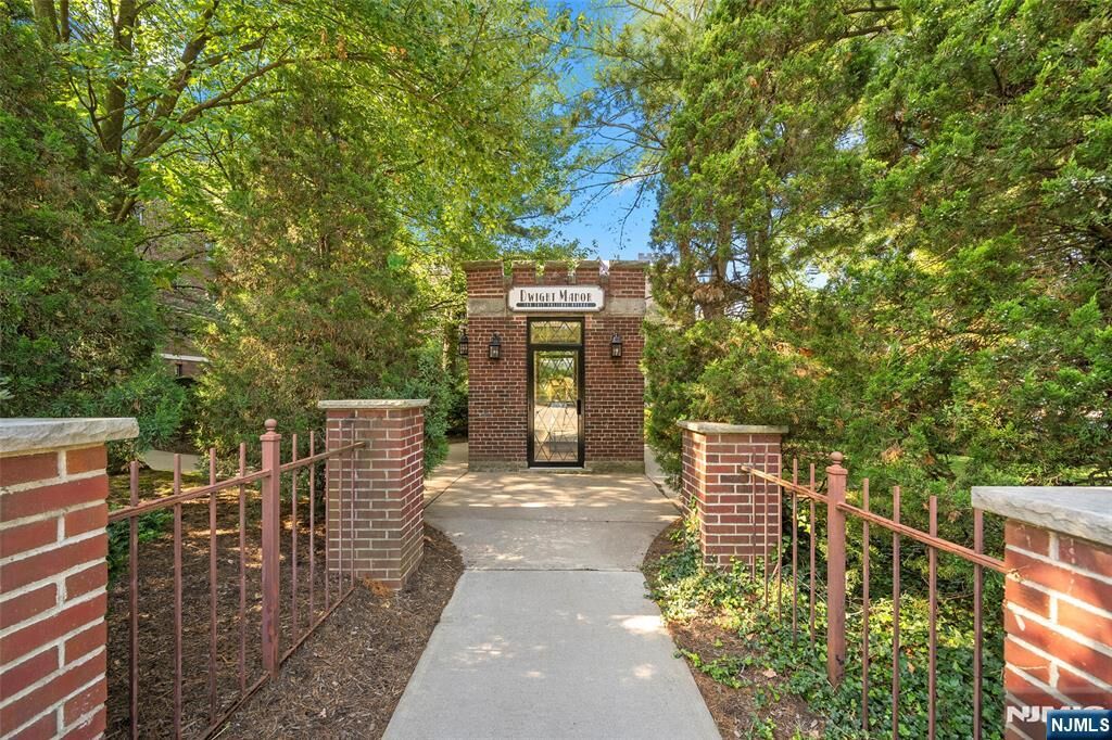 Property Photo:  100 Palisade Avenue B31  NJ 07631 