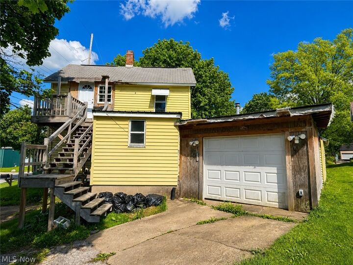 Property Photo:  445 Arch Street  OH 44460 