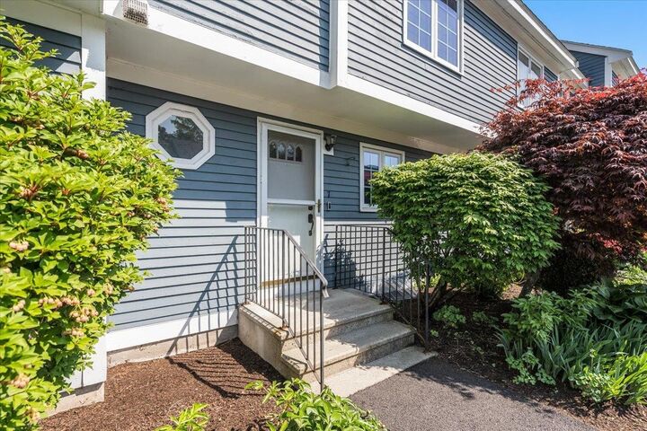 Property Photo:  7 Swift Lane  NH 03054 