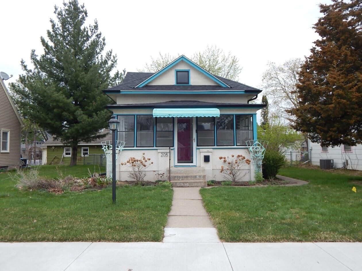 Property Photo:  205 10th Avenue N  MN 55343 