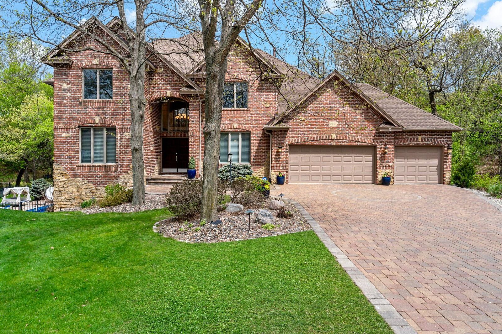 Property Photo:  1504 Summit Oaks Court  MN 55337 