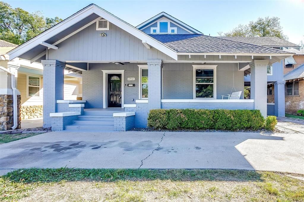 Property Photo:  2921 S Jennings Avenue  TX 76110 