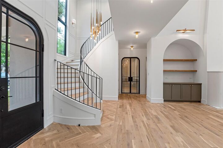 Property Photo:  5510 Del Roy Drive  TX 75230 