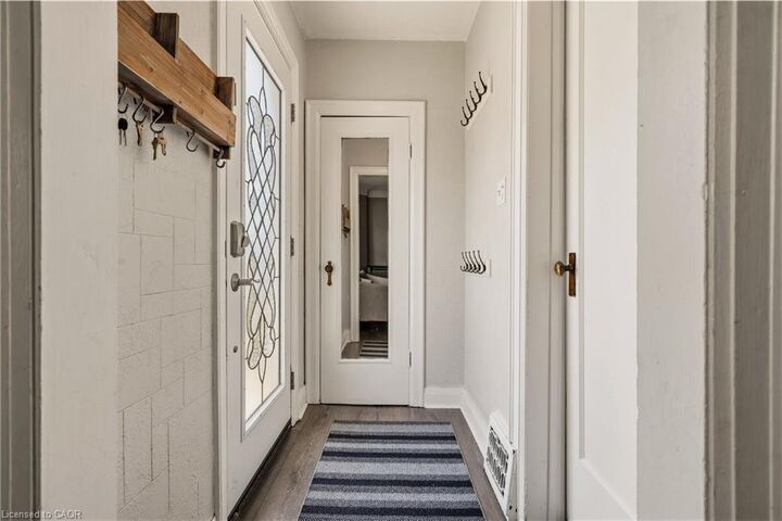 Property Photo:  148 Huxley Avenue S  ON L8K 2R1 