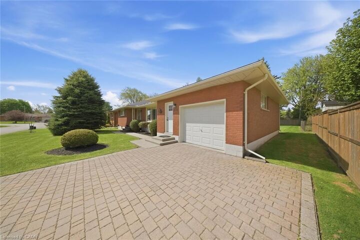 Property Photo:  256 Montclair Crescent  ON N0E 1Y0 