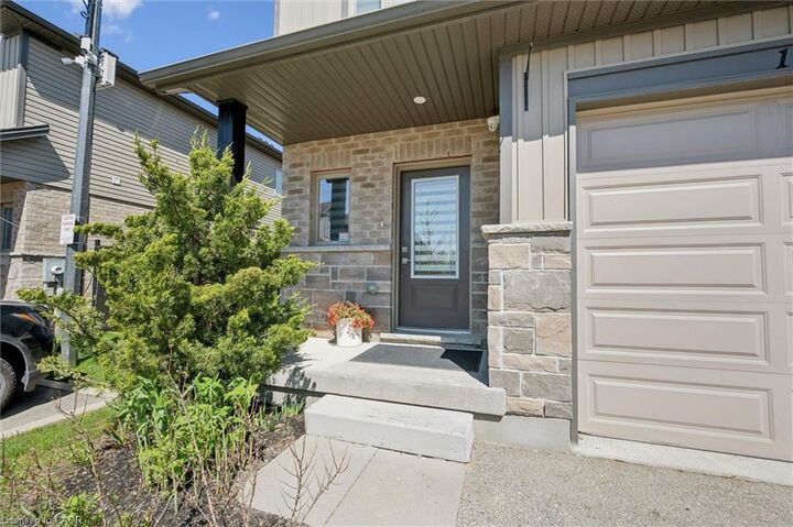 Property Photo:  1023 Devonshire Avenue 15  ON N4S 5S1 
