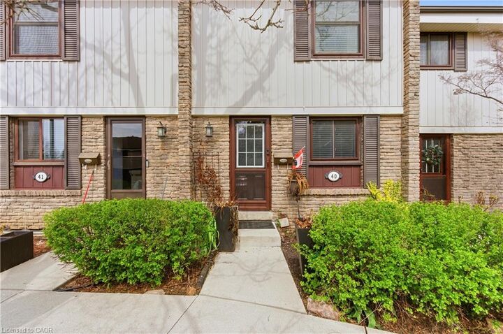 Property Photo:  2779 Gananoque Drive 40  ON L5N 2E4 
