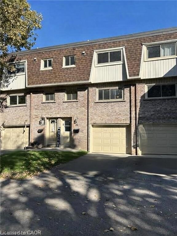 Property Photo:  