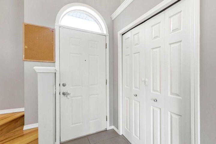 Property Photo:  45 Patterson Hill SW  AB T3H 2E6 