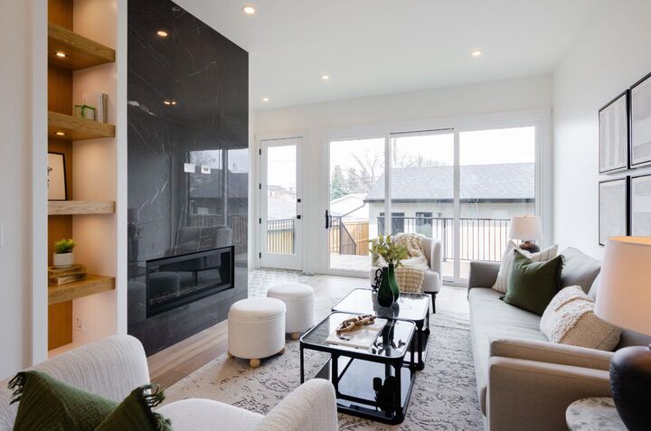 Property Photo:  2026 36 Street SW  AB T3E 2Z1 