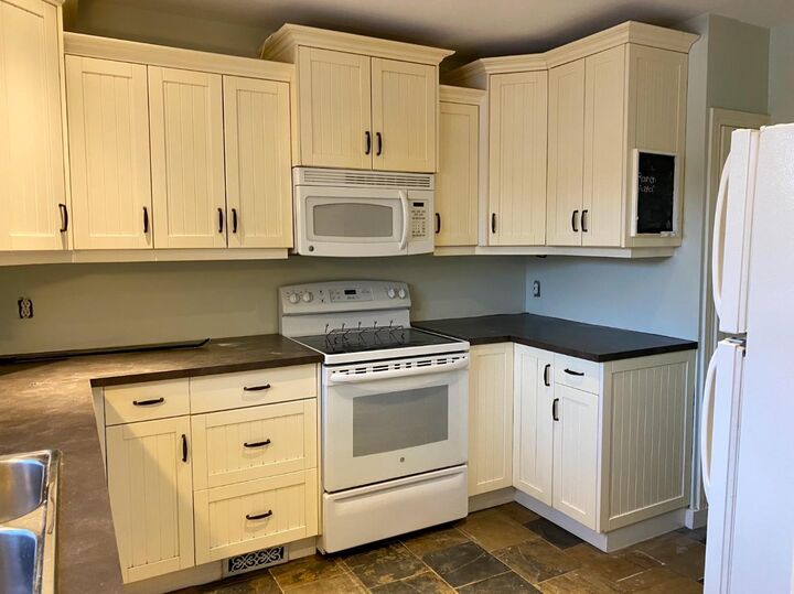 Property Photo:  1414 13 Avenue S  AB T1K 0R5 