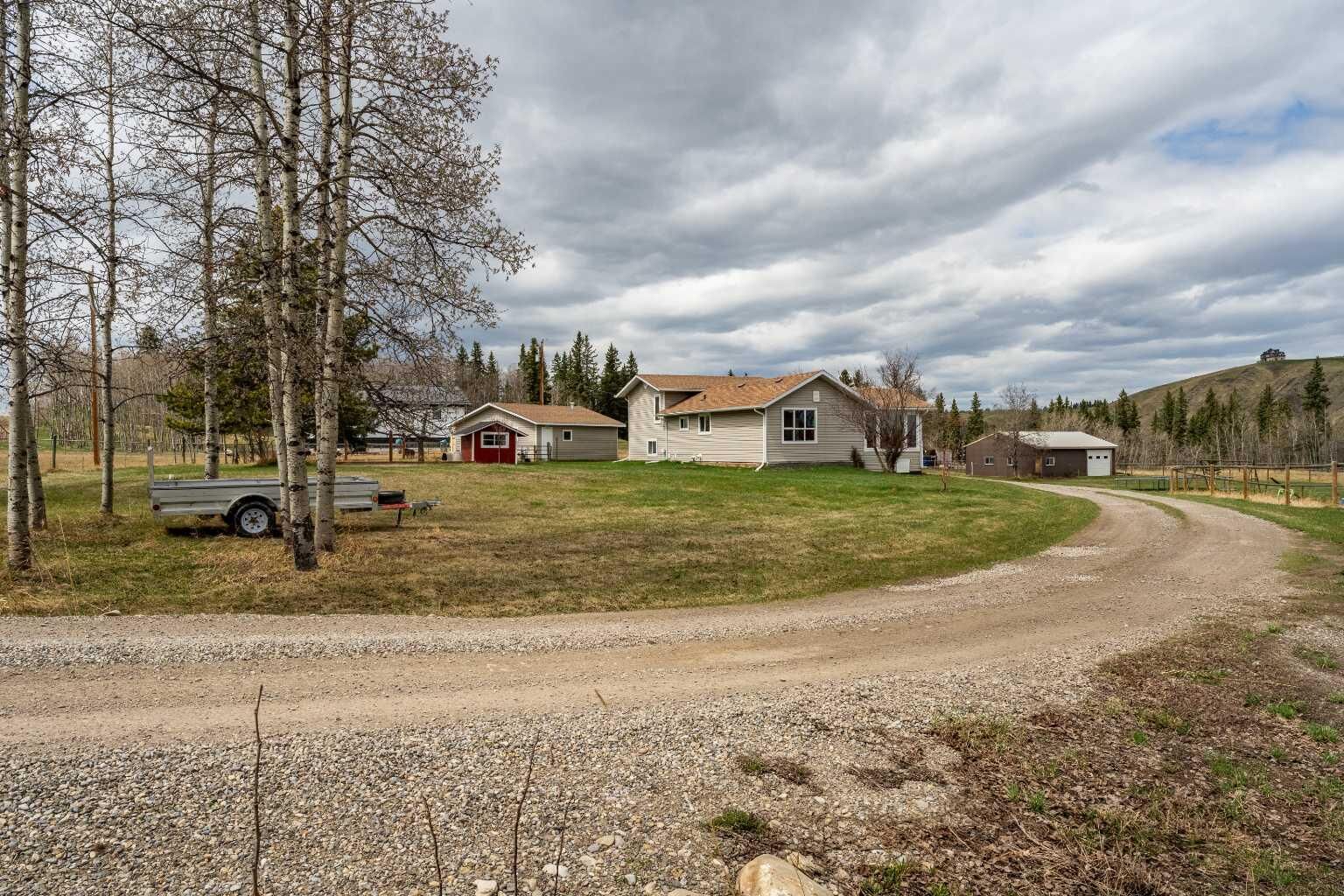 Property Photo:  370 16 Avenue  AB T0L 2A0 