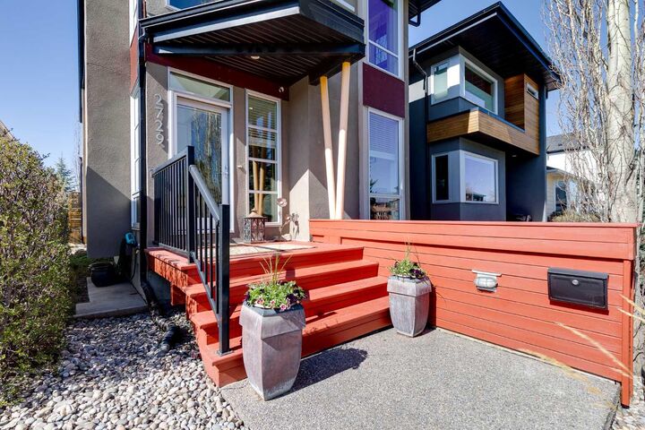 Property Photo:  2729 Cochrane Road NW  AB T2M 4J1 