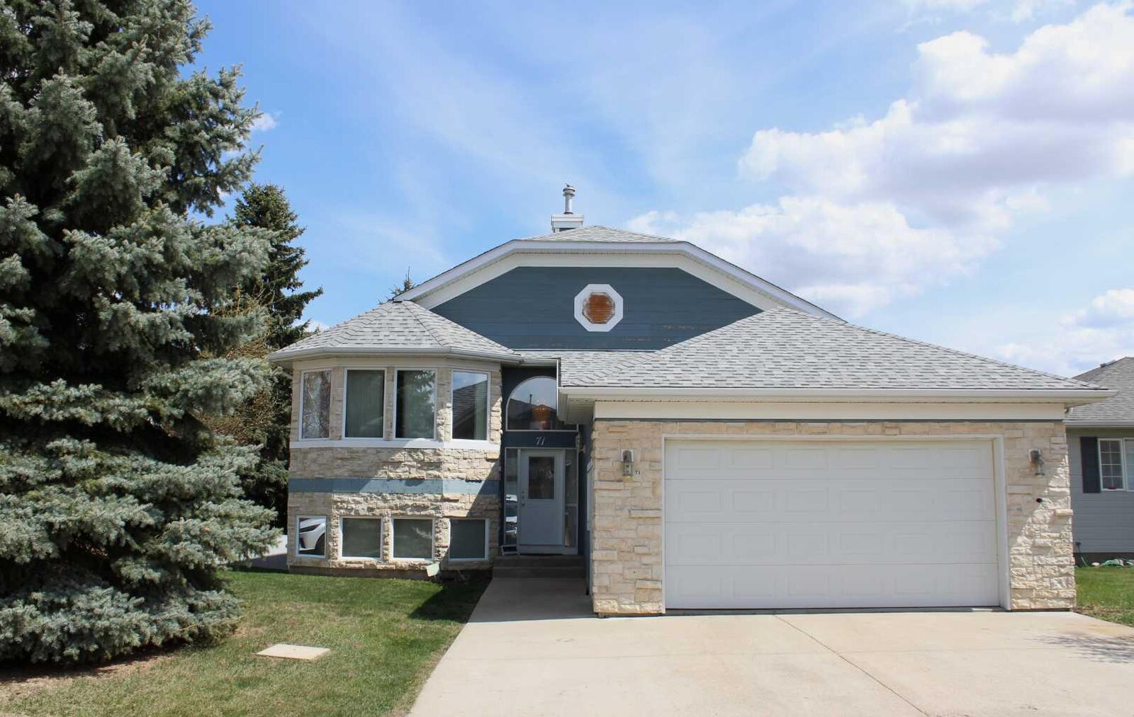 Property Photo:  71 Park Place W  AB T1R 1G6 