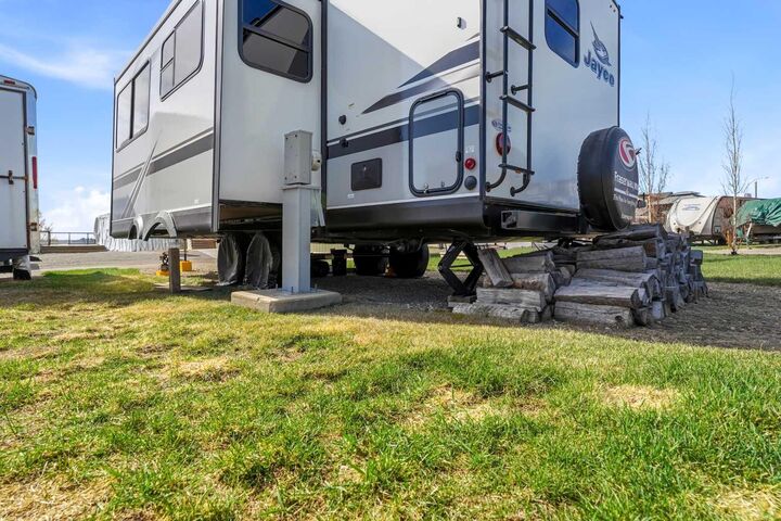 Property Photo:  25054 South Pine Lake Road 6074  AB T0M 1R0 