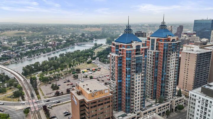 Property Photo: 910 5 Avenue SW 1607 AB T2P 0C3