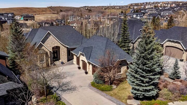 Property Photo:  9 Spring Valley Terrace SW  AB T3H 4V2 