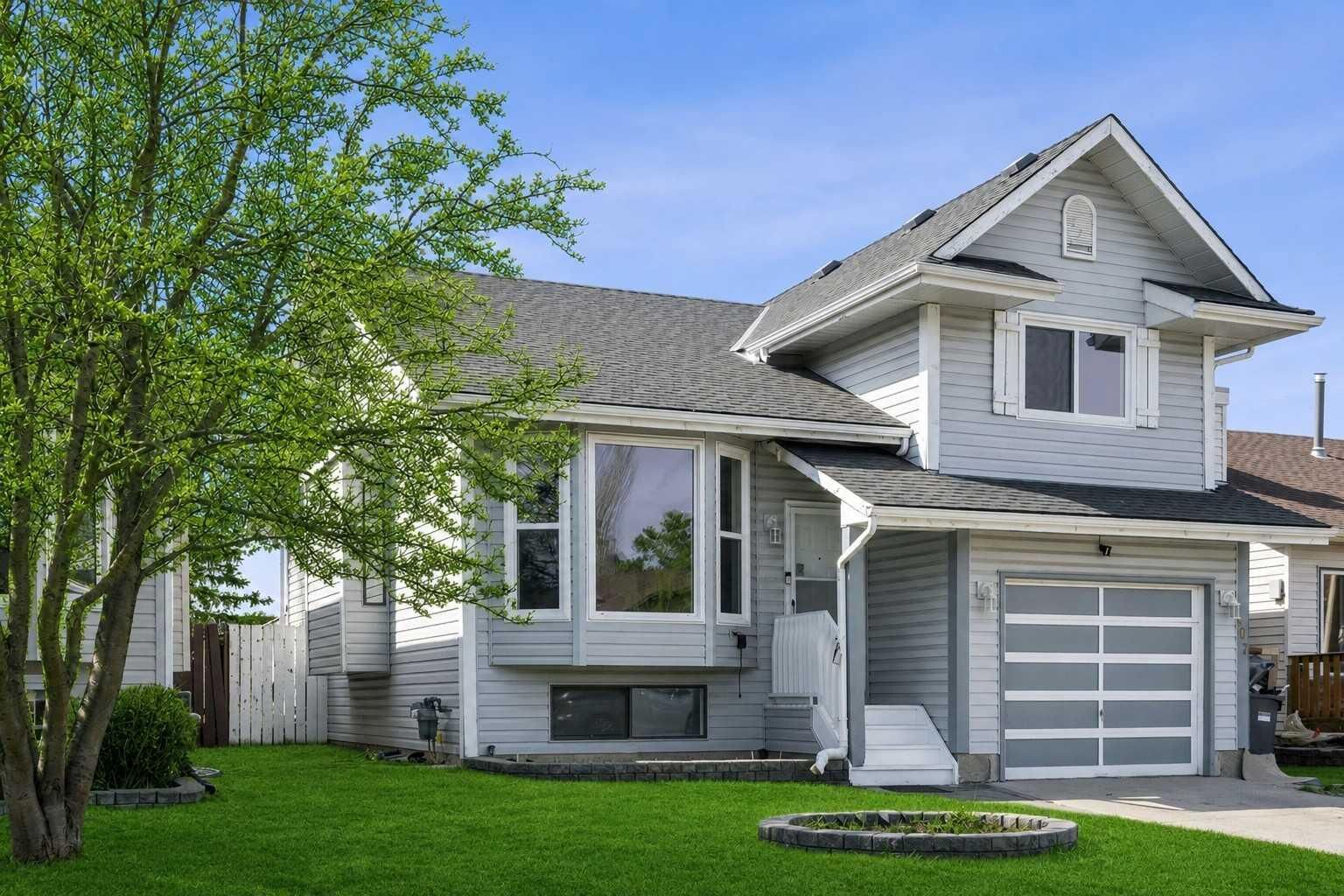 Property Photo:  107 Cedargrove Way SW  AB T2W 4V1 