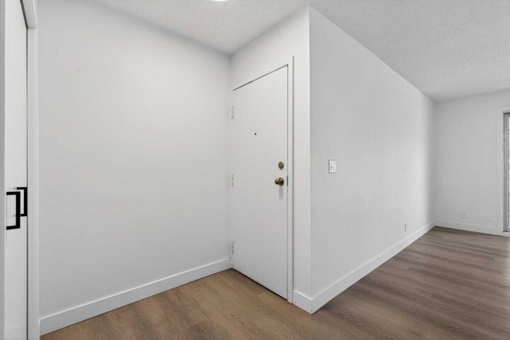 Property Photo:  934 5A Street NW  AB T2N 1R6 
