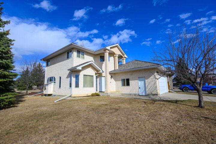 Property Photo:  9316 Wedgewood Drive S  AB T8W 2G5 