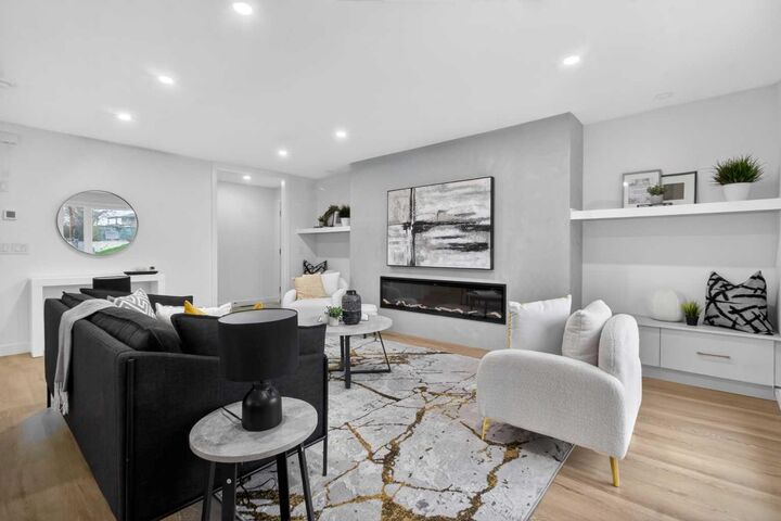 Property Photo:  739 Sabrina Road SW  AB T2W 0P4 