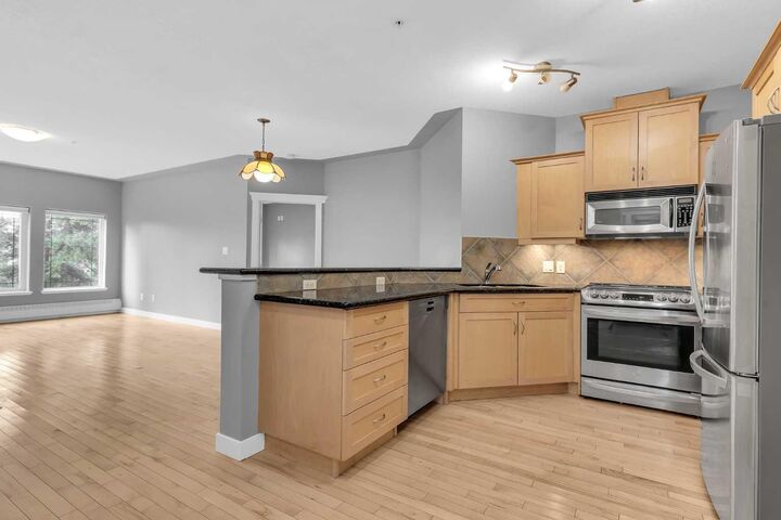 Property Photo:  20 Discovery Ridge Close SW 427  AB T3H 5X4 