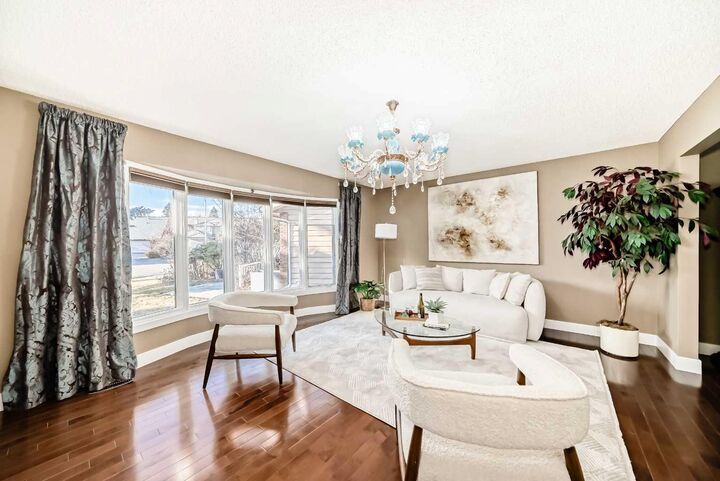 Property Photo:  36 Varsity Estates Court NW  AB T3B 5B1 