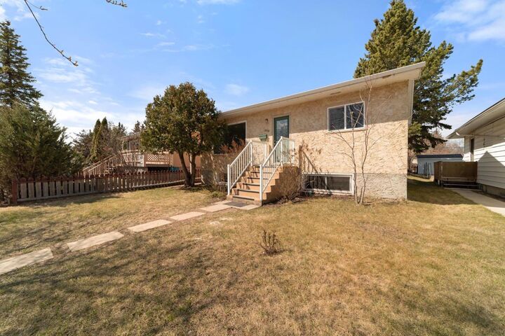 Property Photo:  5228 47 Street  AB T4V 1K4 
