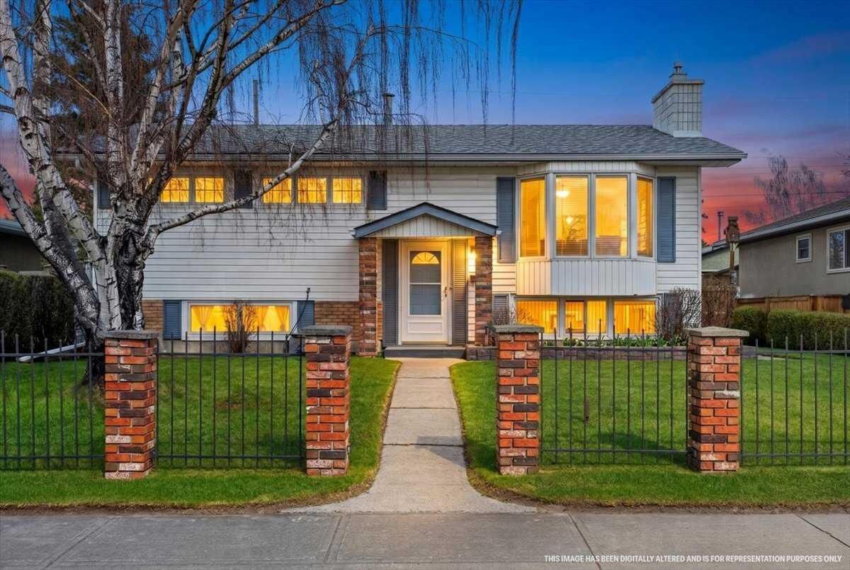 Property Photo:  332 Whitney Crescent SE  AB T2J 1E9 