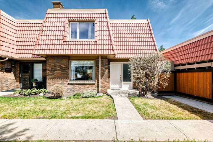 Property Photo:  714 Willow Park Drive SE 8  AB T2J 0L8 