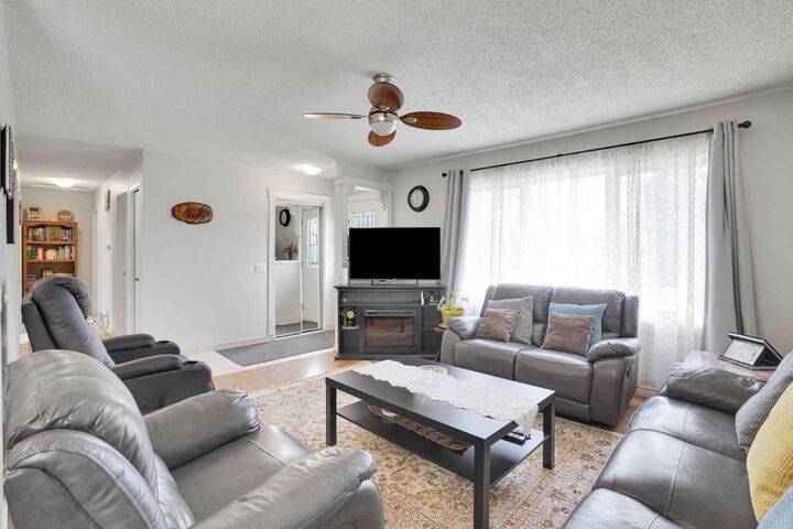 Property Photo:  3419 60 Street NE  AB T1Y 3L2 