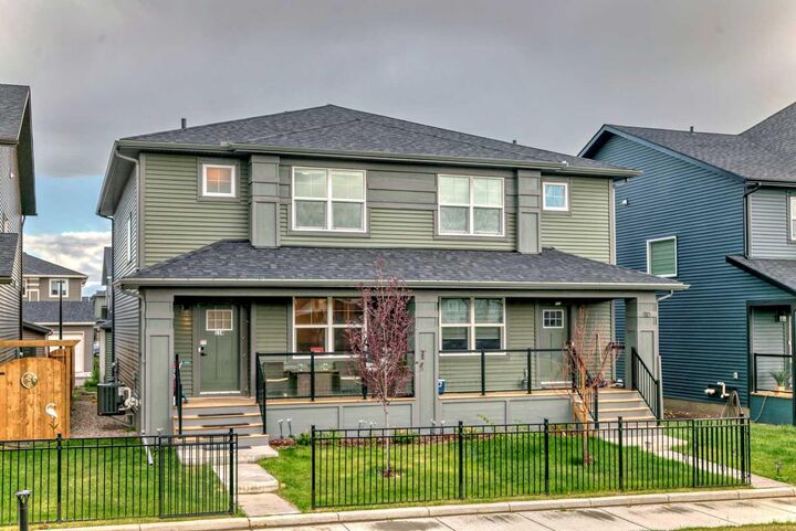 Property Photo:  114 Midgrove Greenway SW  AB T4B 5H2 
