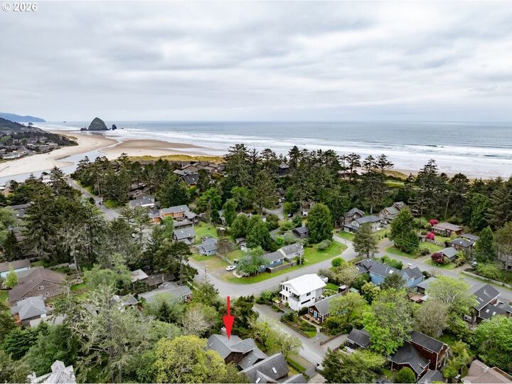 Property Photo:  615 N Larch St  OR 97110 