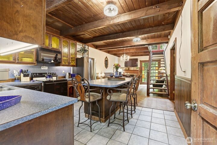Property Photo:  303 E 11th Street  WA 98290 