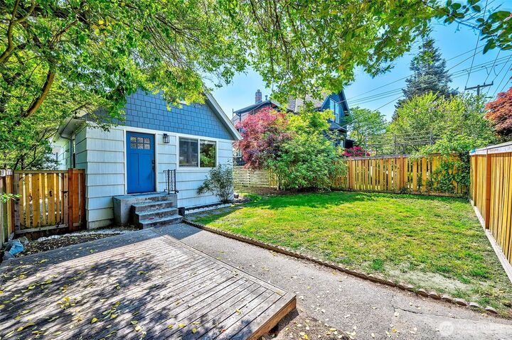 Property Photo:  3806  35th Avenue W Unit 1  WA 98199 