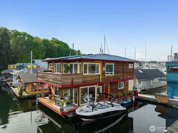 Property Photo: 2466 Westlake Avenue N 11 WA 98109
