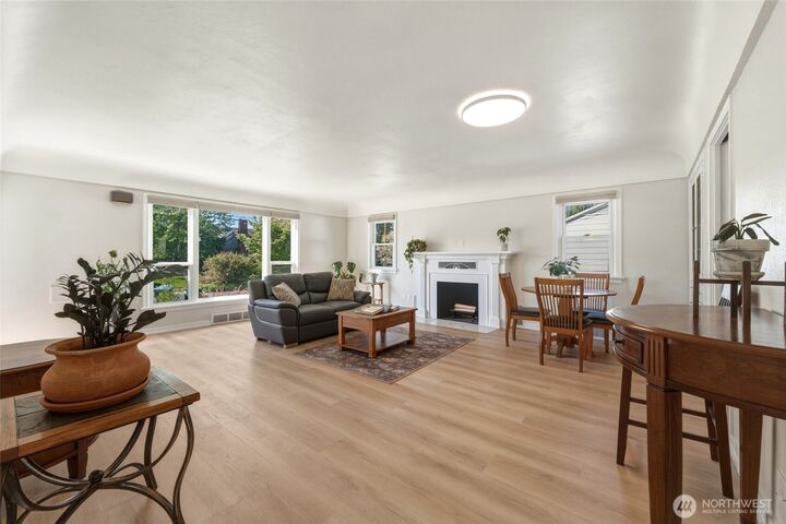 Property Photo:  709  Hobson Street  WA 99362 