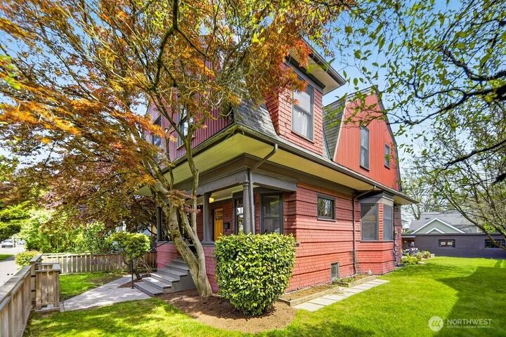 Property Photo:  610  16th Avenue E  WA 98112 