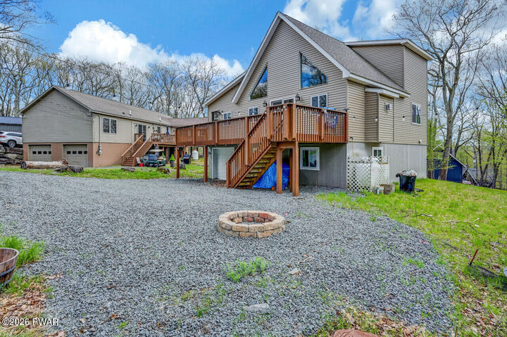 Property Photo:  1013 Ski Bluff Terrace  PA 18436 