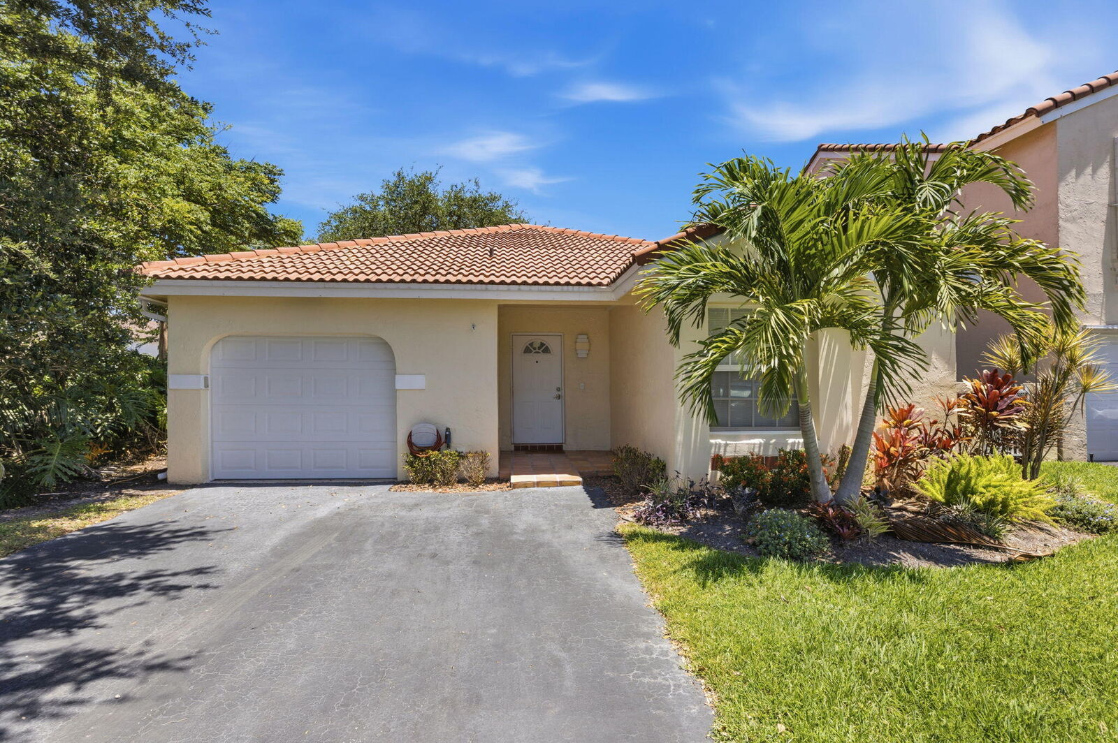 Property Photo:  1472 Garden Road  FL 33326 