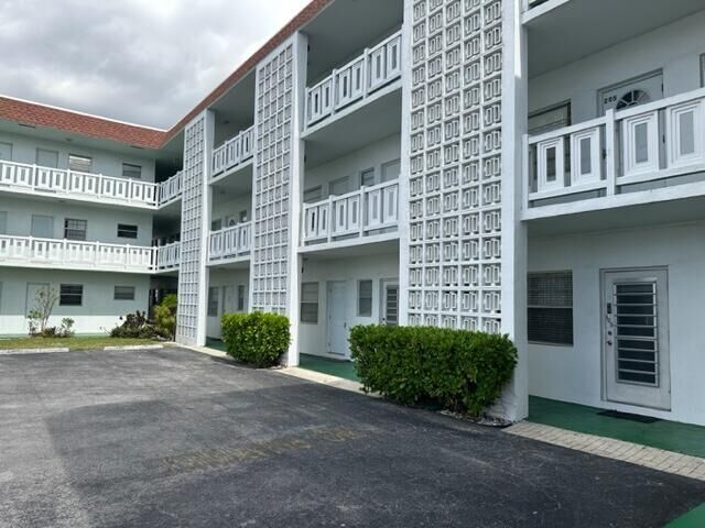 Property Photo:  1380 NW 43 Terrace 306  FL 33313 