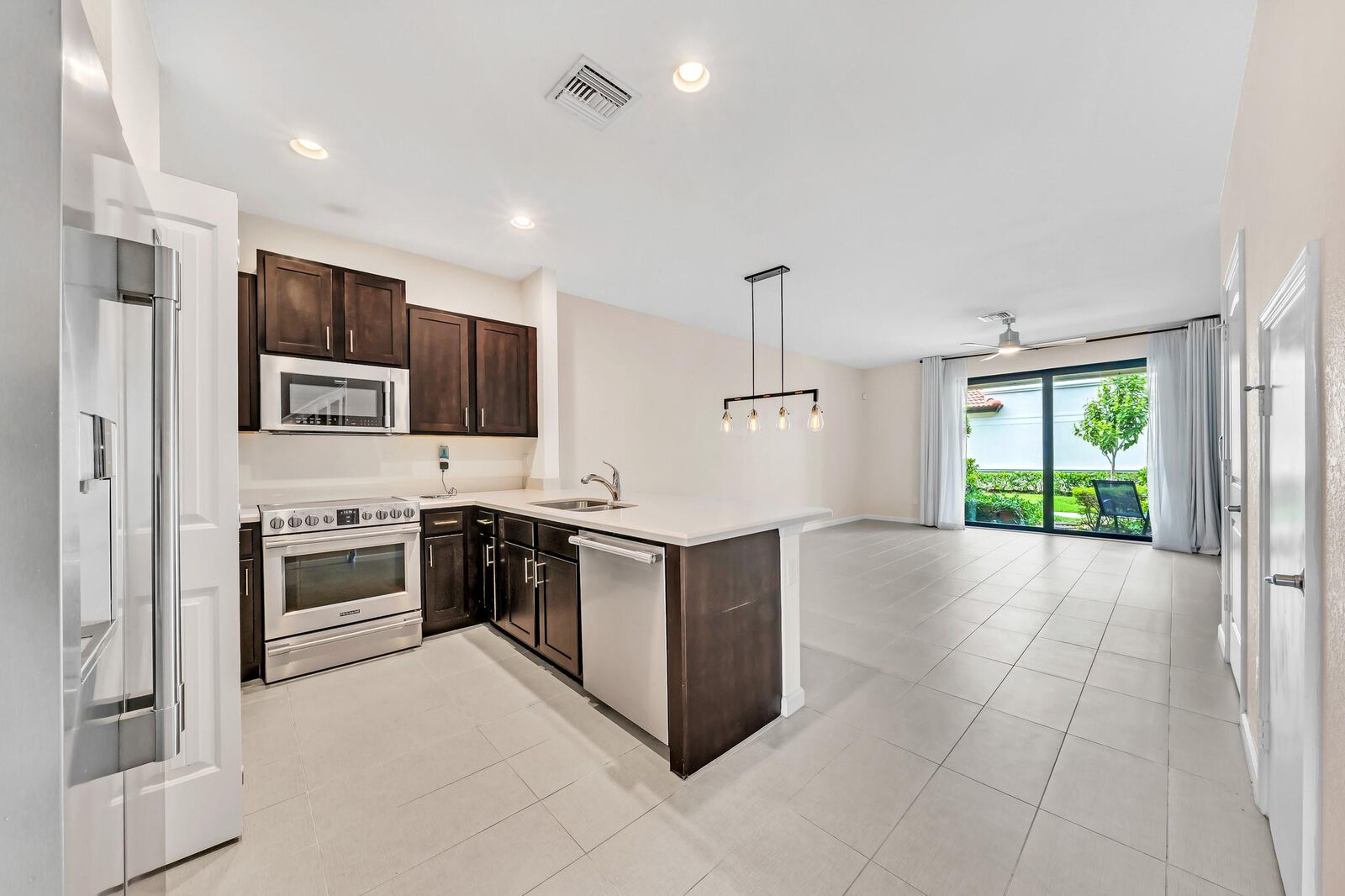 Property Photo:  4208 N Dixie Highway 25  FL 33334 