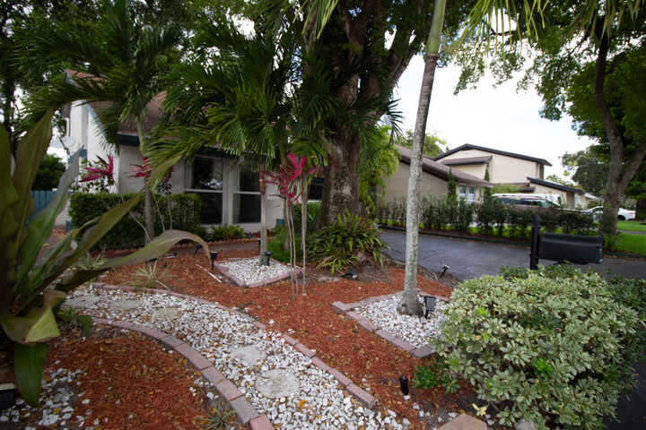 Property Photo: 8321 SW 39th Court FL 33328