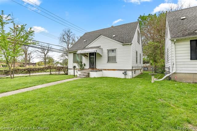 Property Photo:  8201 Heyden Street  MI 48228 